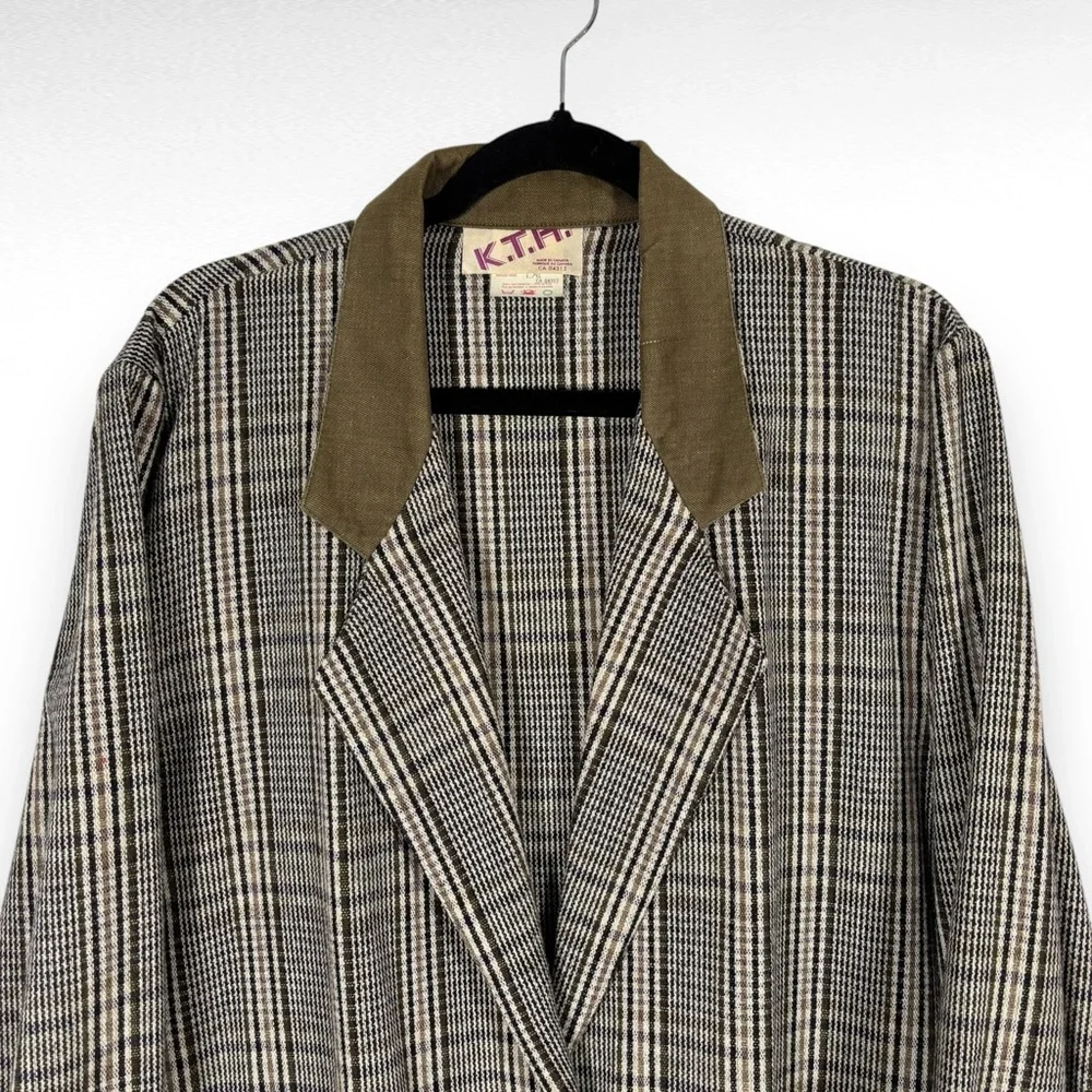 Plaid Women's Jacket with Brown Accents - Picture 8 of 8